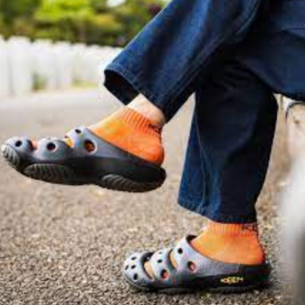 New KEEN Yogui  Clogs 3J2